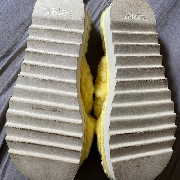 Koolaburra by UGG Women's Fuzz-it Sandal - Pale Banana - Size 9 - Picture 3 of 5